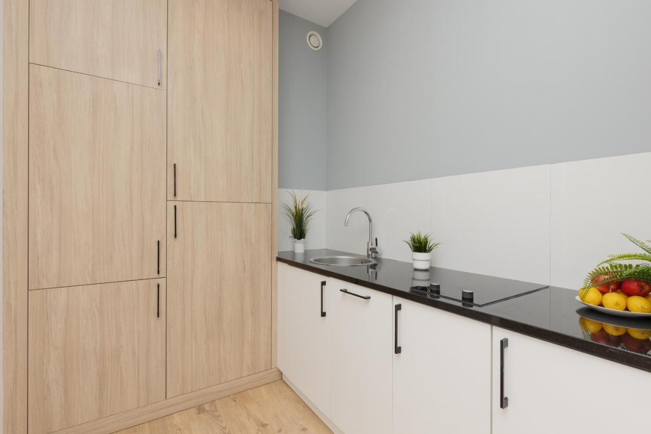 Wola Pet-Friendly Apartments With Ac Slawinska By Noclegi Renters 바르샤바 외부 사진