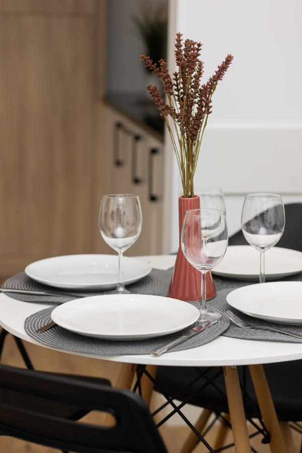 Wola Pet-Friendly Apartments With Ac Slawinska By Noclegi Renters 바르샤바 외부 사진