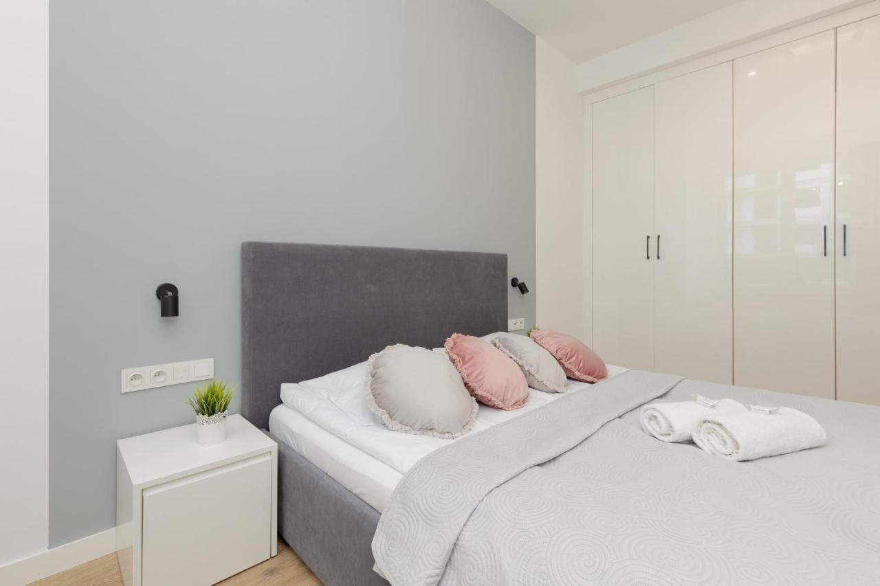Wola Pet-Friendly Apartments With Ac Slawinska By Noclegi Renters 바르샤바 외부 사진