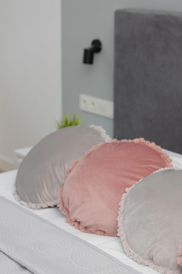 Wola Pet-Friendly Apartments With Ac Slawinska By Noclegi Renters 바르샤바 외부 사진