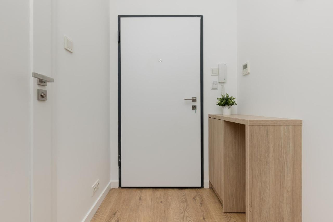 Wola Pet-Friendly Apartments With Ac Slawinska By Noclegi Renters 바르샤바 외부 사진