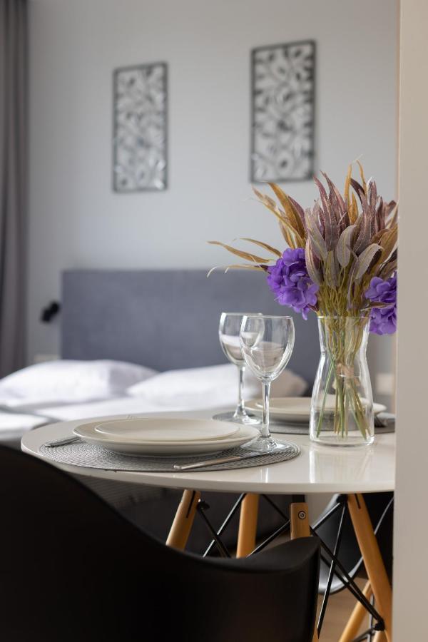 Wola Pet-Friendly Apartments With Ac Slawinska By Noclegi Renters 바르샤바 외부 사진