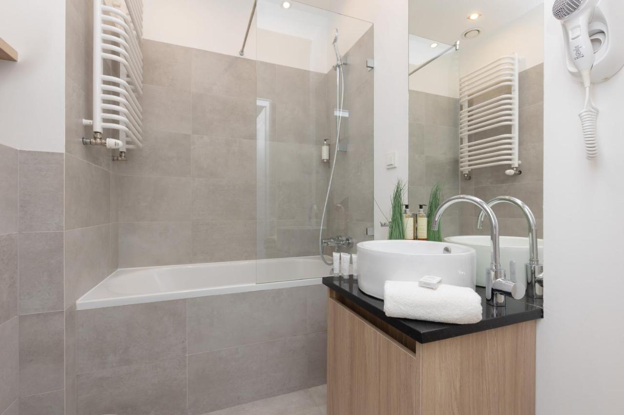 Wola Pet-Friendly Apartments With Ac Slawinska By Noclegi Renters 바르샤바 외부 사진
