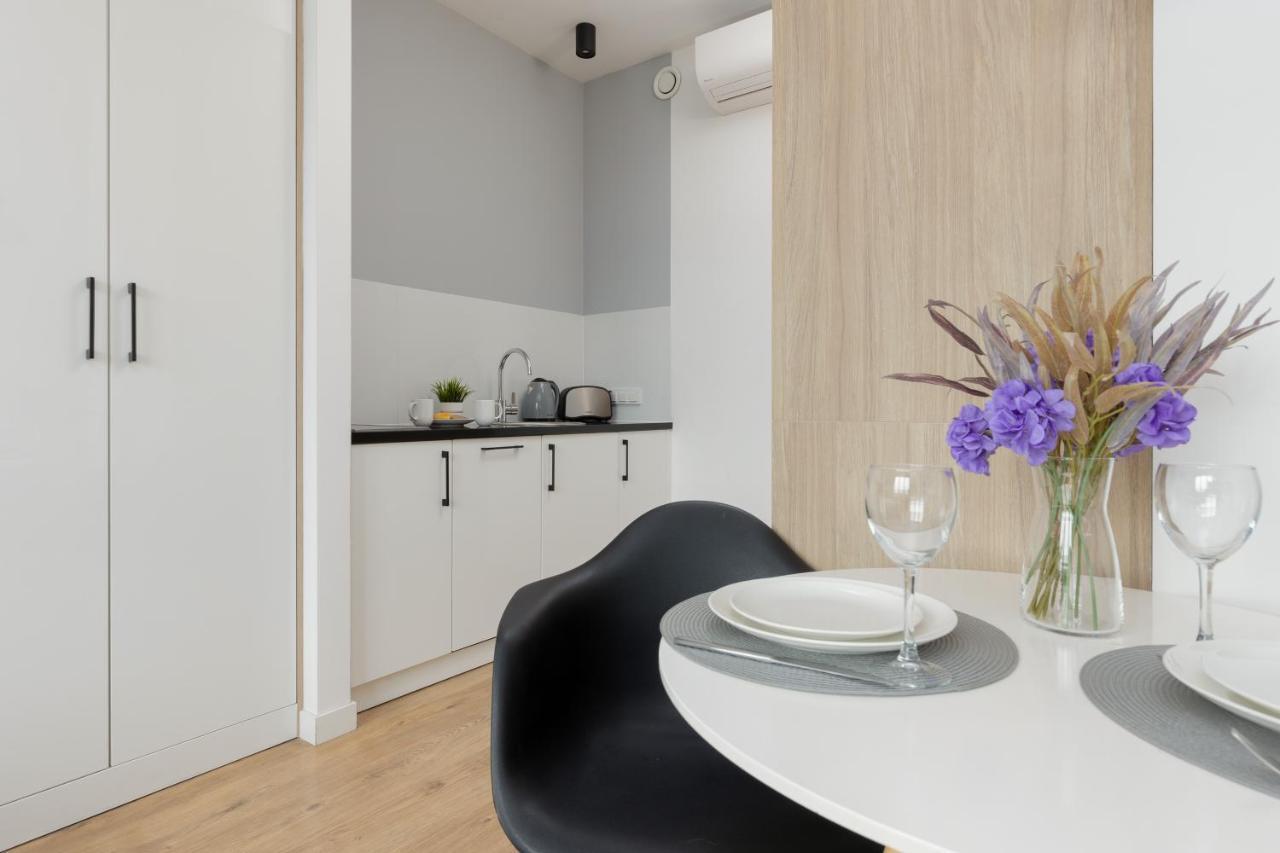 Wola Pet-Friendly Apartments With Ac Slawinska By Noclegi Renters 바르샤바 외부 사진