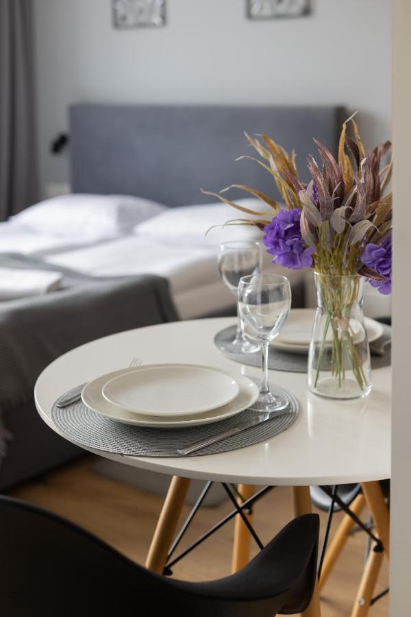 Wola Pet-Friendly Apartments With Ac Slawinska By Noclegi Renters 바르샤바 외부 사진