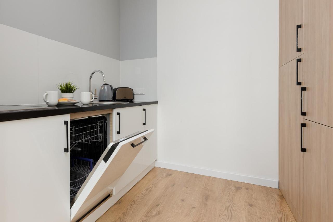 Wola Pet-Friendly Apartments With Ac Slawinska By Noclegi Renters 바르샤바 외부 사진