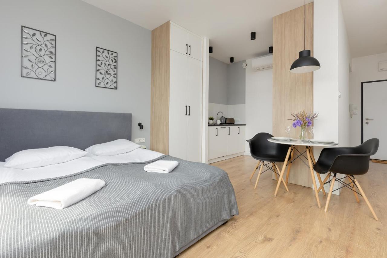Wola Pet-Friendly Apartments With Ac Slawinska By Noclegi Renters 바르샤바 외부 사진