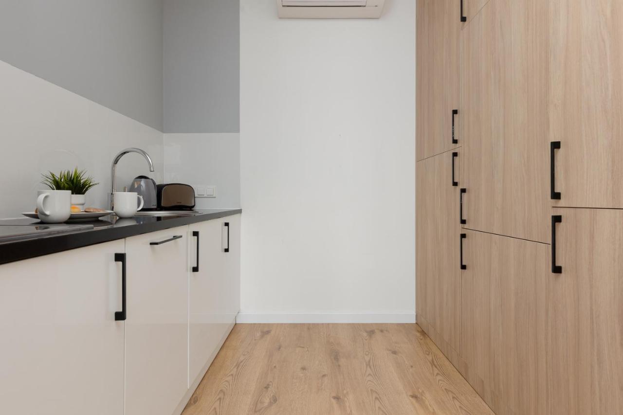 Wola Pet-Friendly Apartments With Ac Slawinska By Noclegi Renters 바르샤바 외부 사진