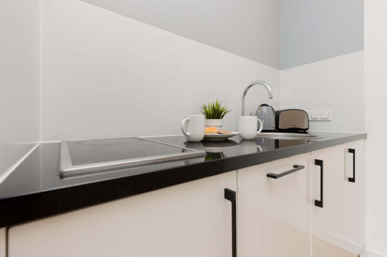 Wola Pet-Friendly Apartments With Ac Slawinska By Noclegi Renters 바르샤바 외부 사진