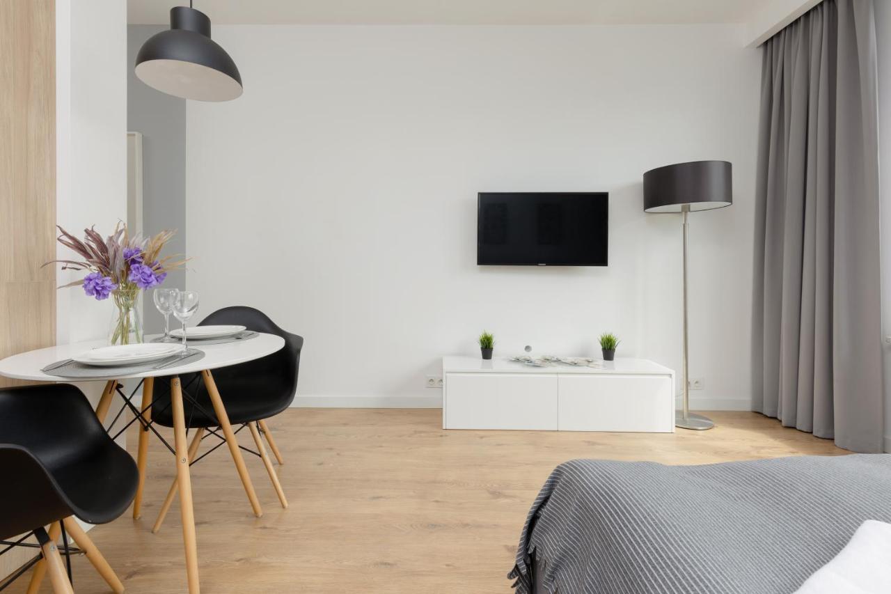 Wola Pet-Friendly Apartments With Ac Slawinska By Noclegi Renters 바르샤바 외부 사진