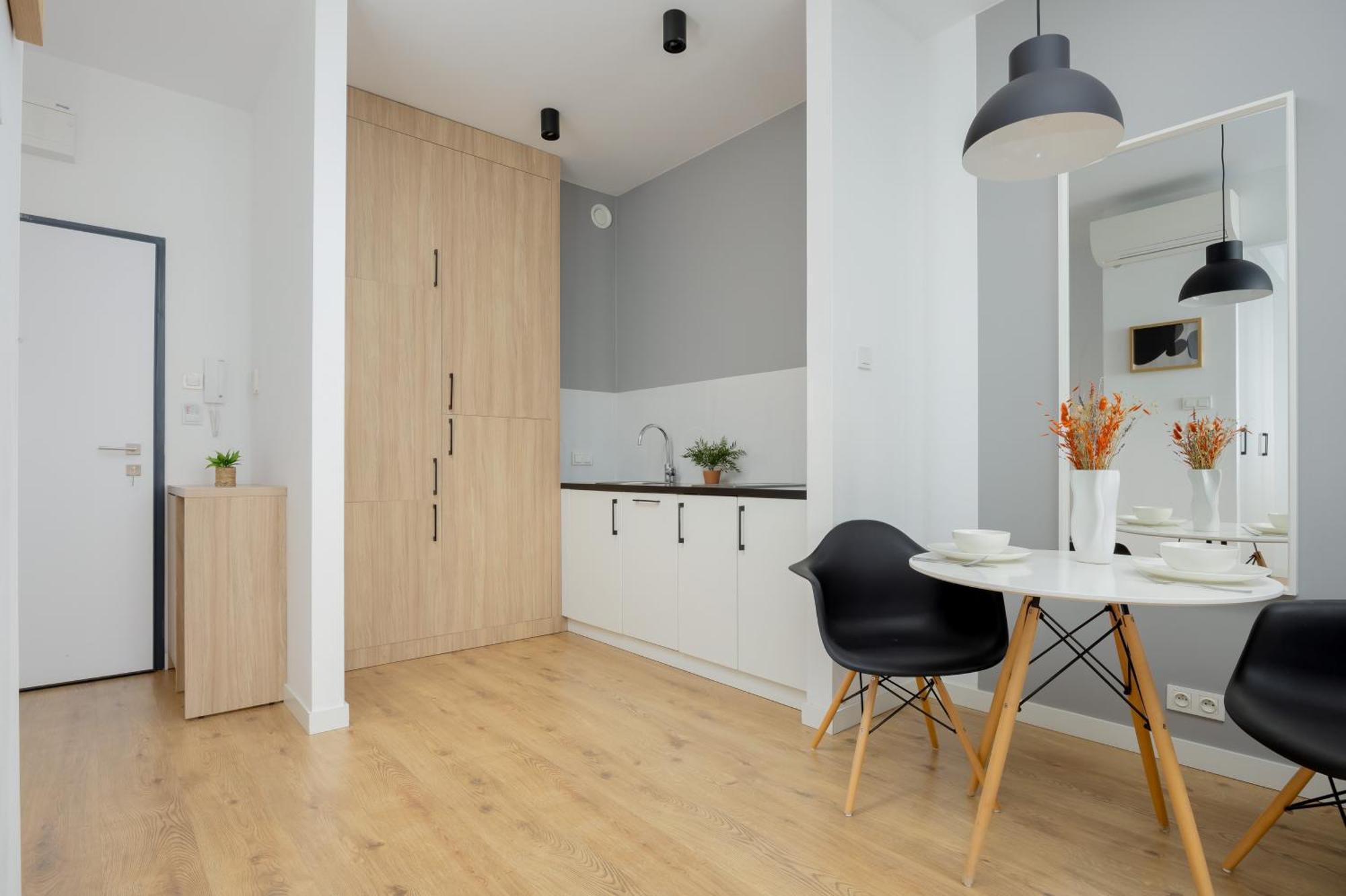 Wola Pet-Friendly Apartments With Ac Slawinska By Noclegi Renters 바르샤바 외부 사진
