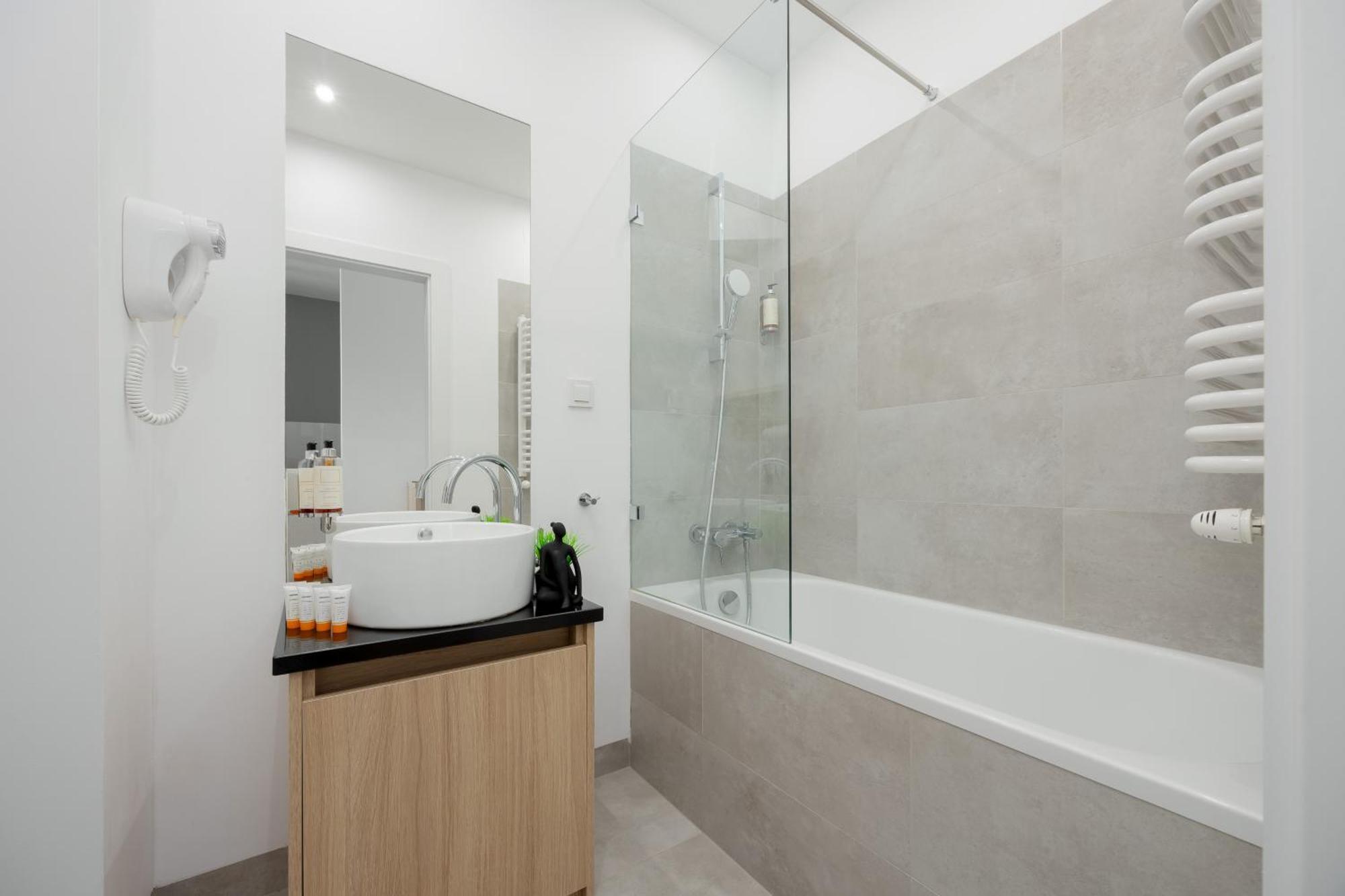 Wola Pet-Friendly Apartments With Ac Slawinska By Noclegi Renters 바르샤바 외부 사진